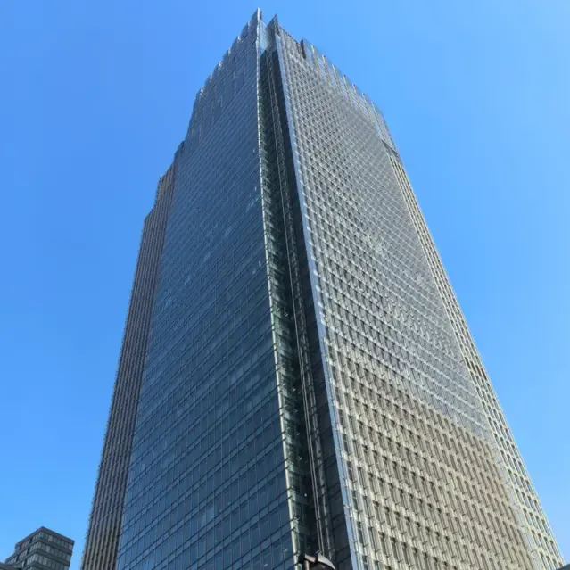 Скляні навісні стіни з точковою підтримкою